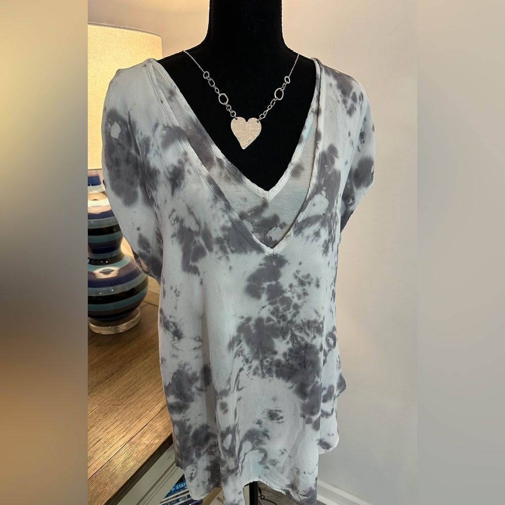 XCVI Gray/White Tie Dye Loose Fit Overlay Tunic Top - Size L